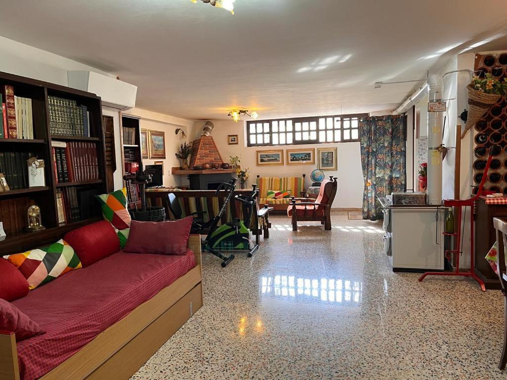 Affittacamere Casa fra gli ulivi di Giuseppe Sonnino Esterno foto